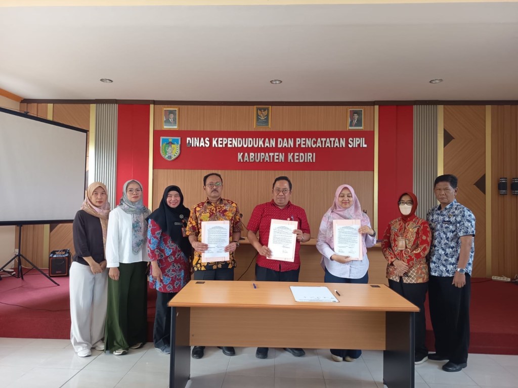 Wujudkan Transparansi, Disdukcapil Kabupaten Kediri Tandatangani Janji&nbsp;Tertulis