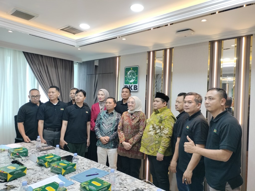 Buktikan Janji, Ketua DPRD Demak Kawal Langsung Aliansi Gebrak ke DPR&nbsp;RI